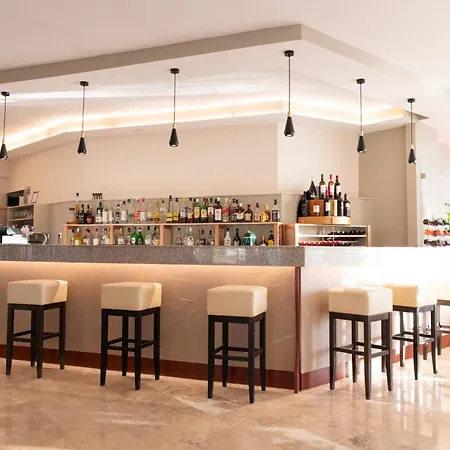 ホテル Costa Angela Seaside コス・タウン